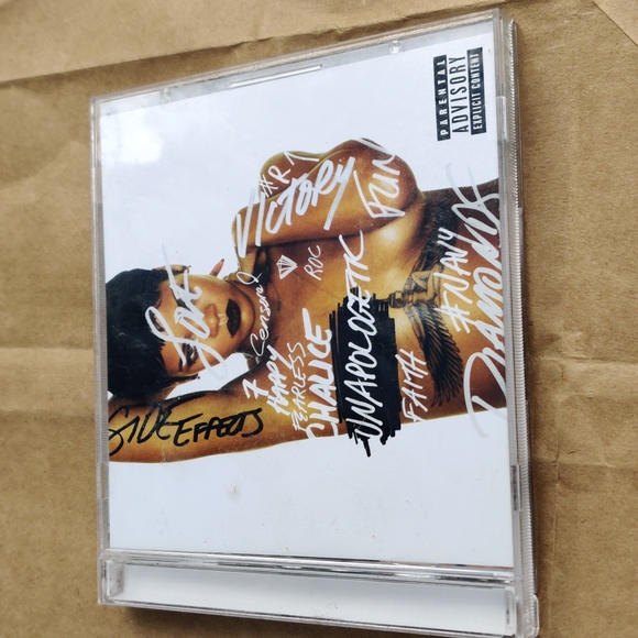 Rihanna unapologetic - Picture 1 of 6